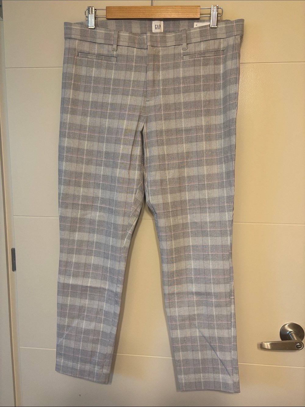 GAP Women’s Gray and Pink Plaid Dress Pants
